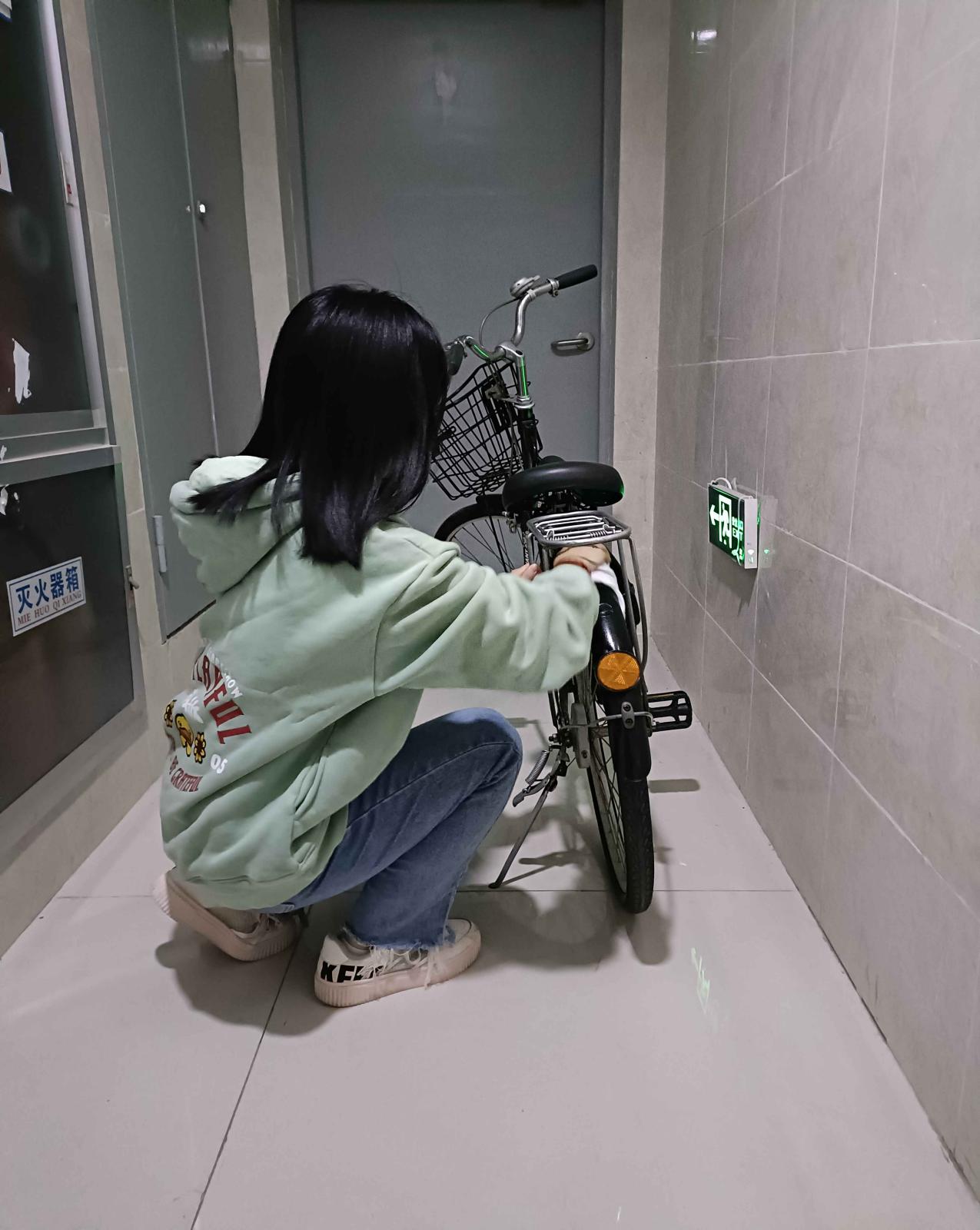 说明: 许婧
